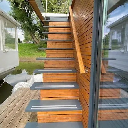 Hotel na wodzie Hausboot-wiesbaden-riverboat-rhein-main Ferienloft Wiesbaden